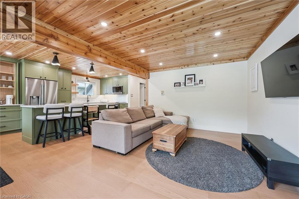 223 CARTER Avenue - Image 18