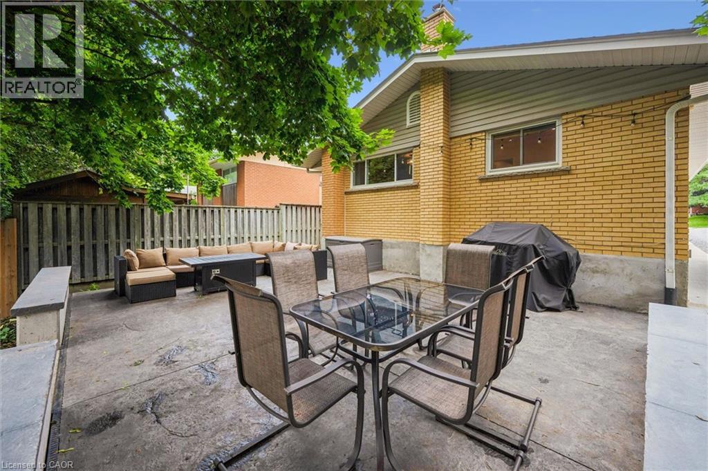 223 CARTER Avenue - Image 40