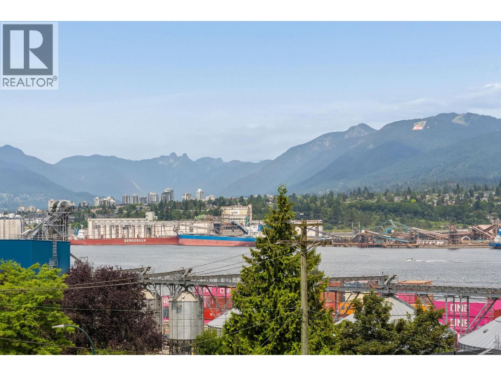 2808 WALL STREET, Vancouver
