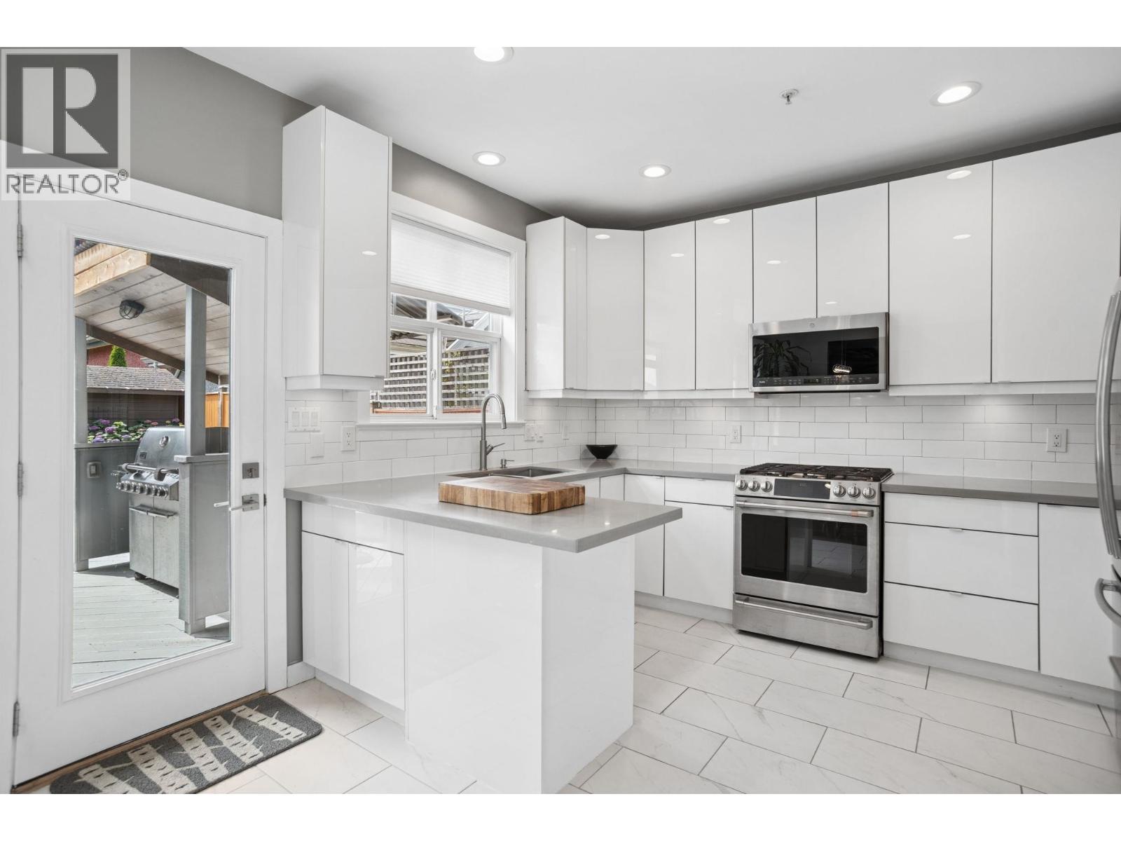 2808 WALL STREET, Vancouver
