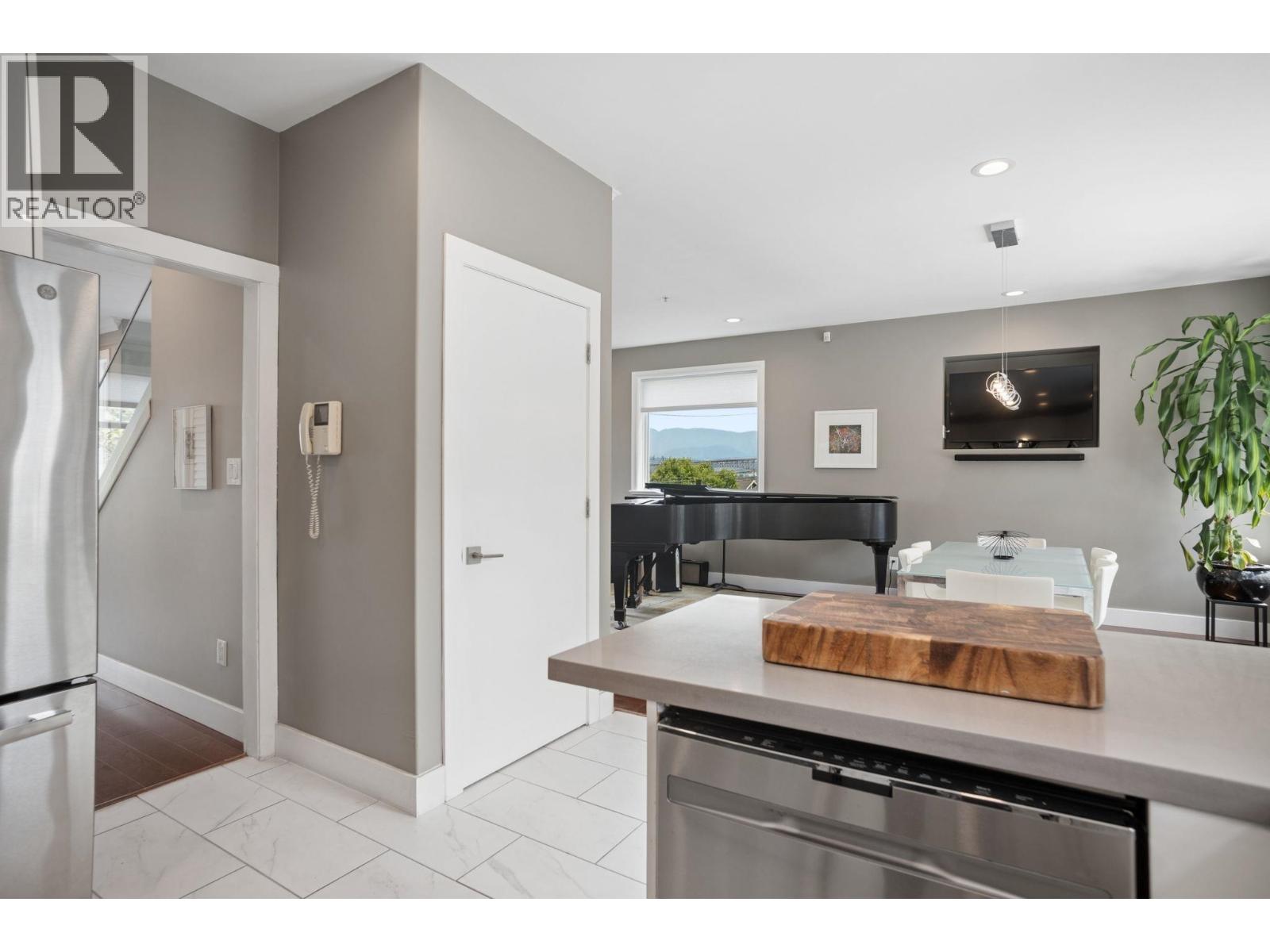 2808 WALL STREET, Vancouver