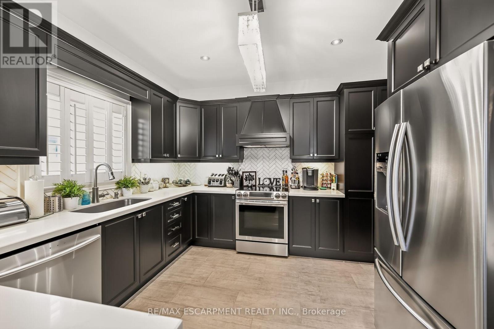 8165 TWENTY ROAD E - 10