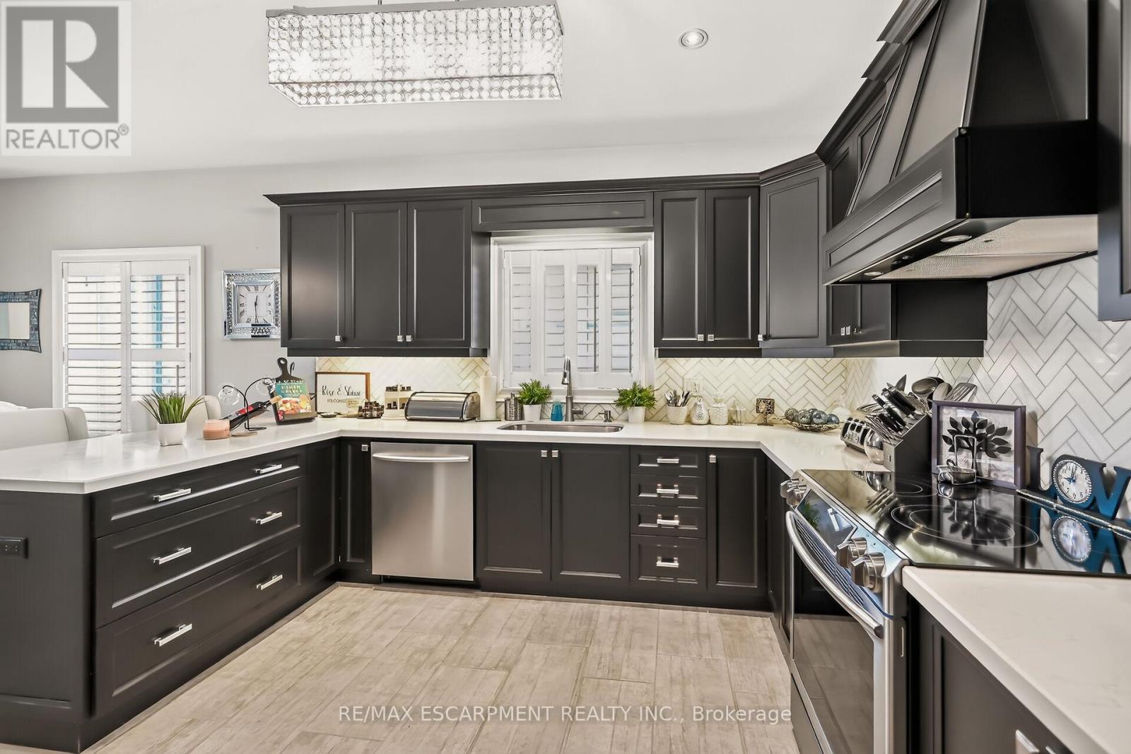 8165 TWENTY ROAD E - 11