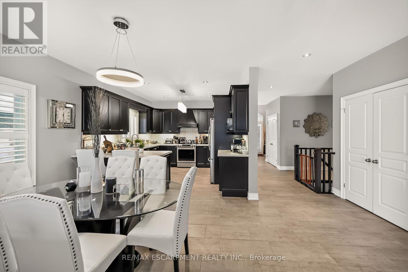 8165 TWENTY ROAD E - 7
