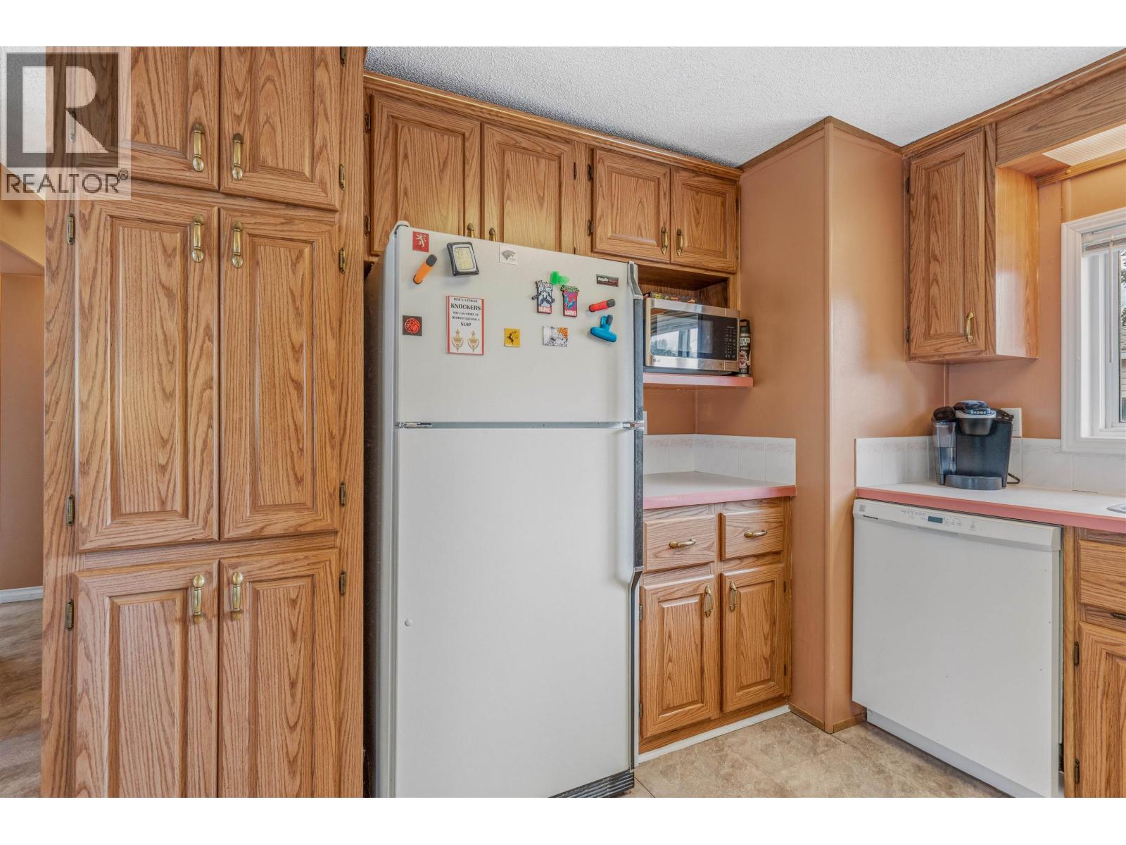 Photo 24 of 33 — 4043 ESTAVILLA DRIVE · Prince George, BC