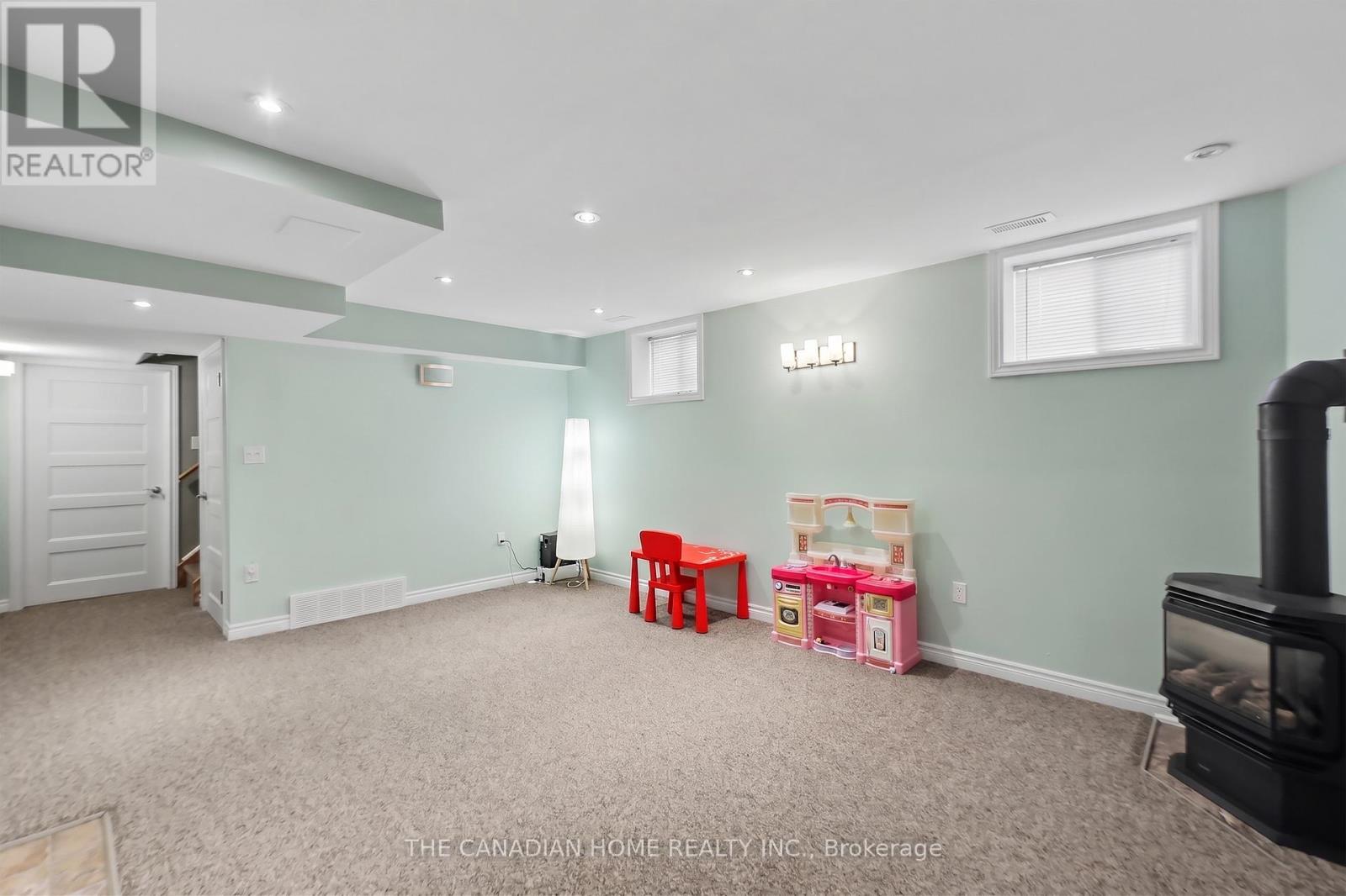 219 PICTON STREET E - 31