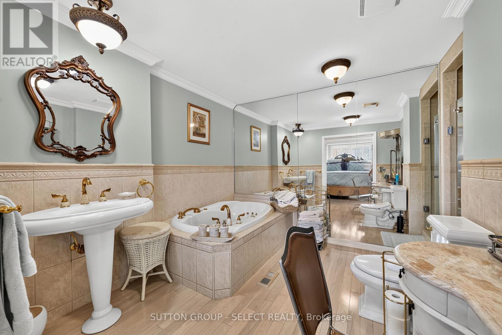 #14 152 ALBERT STREET - 20
