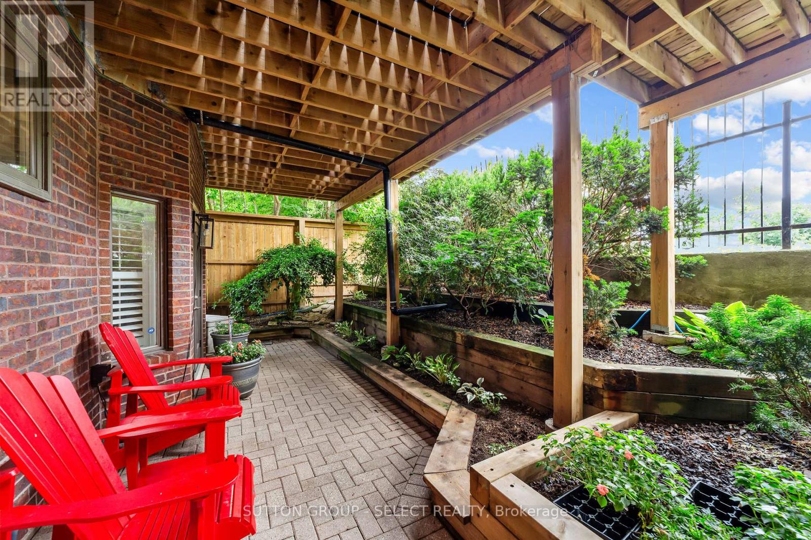 #14 152 ALBERT STREET - 34