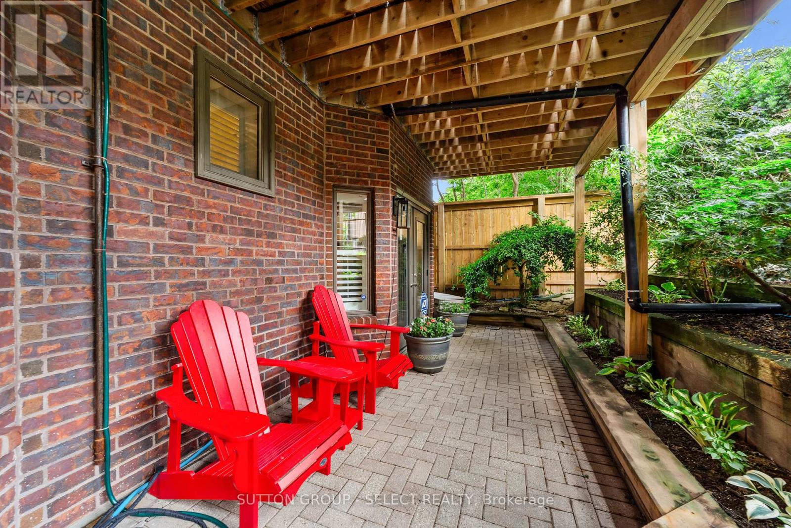 #14 152 ALBERT STREET - 35
