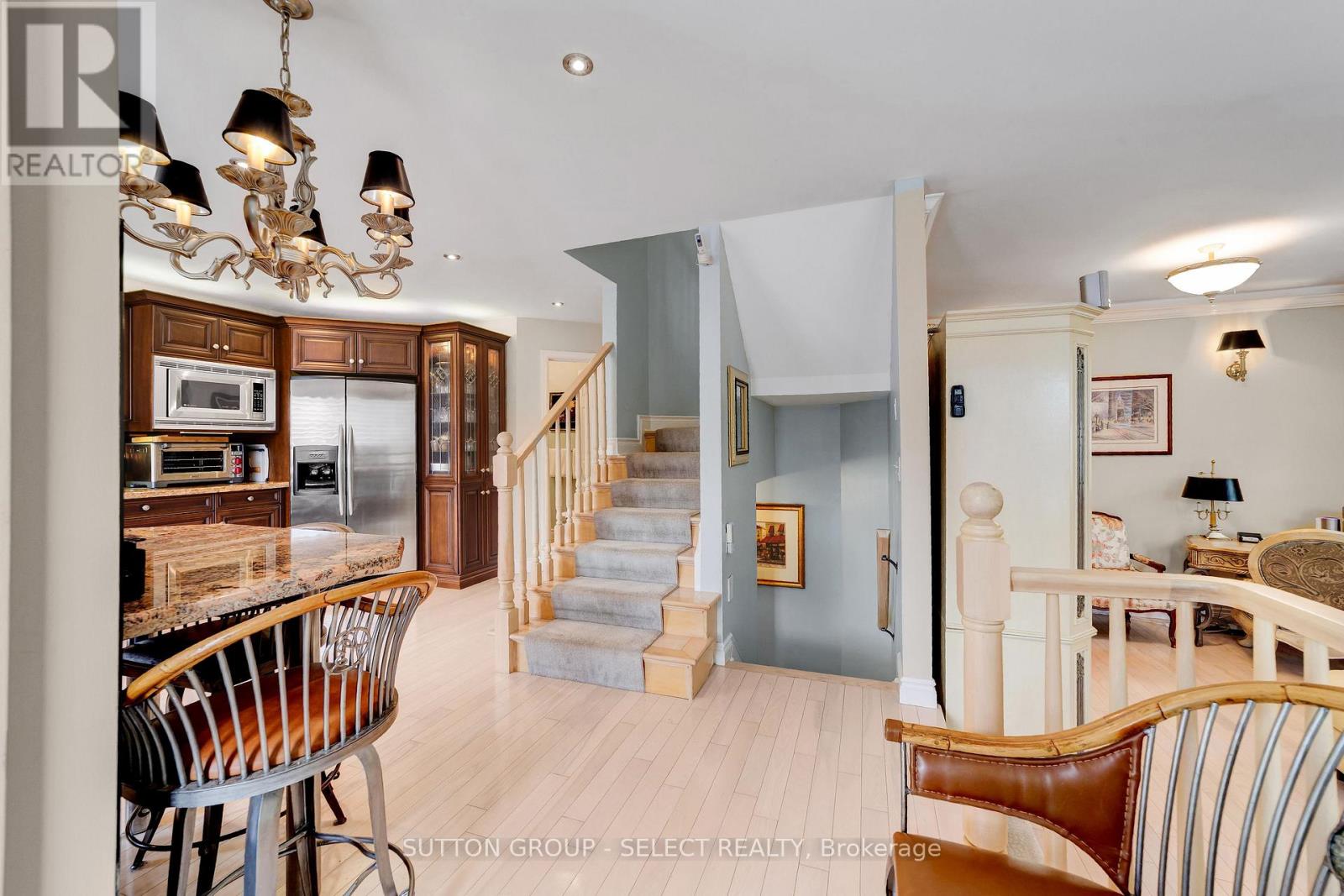 #14 152 ALBERT STREET - 9
