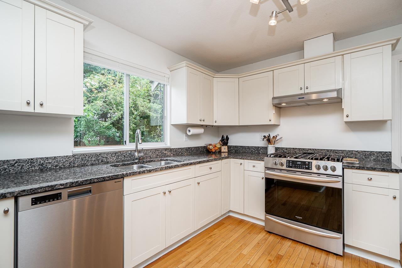 954 160B STREET, Surrey