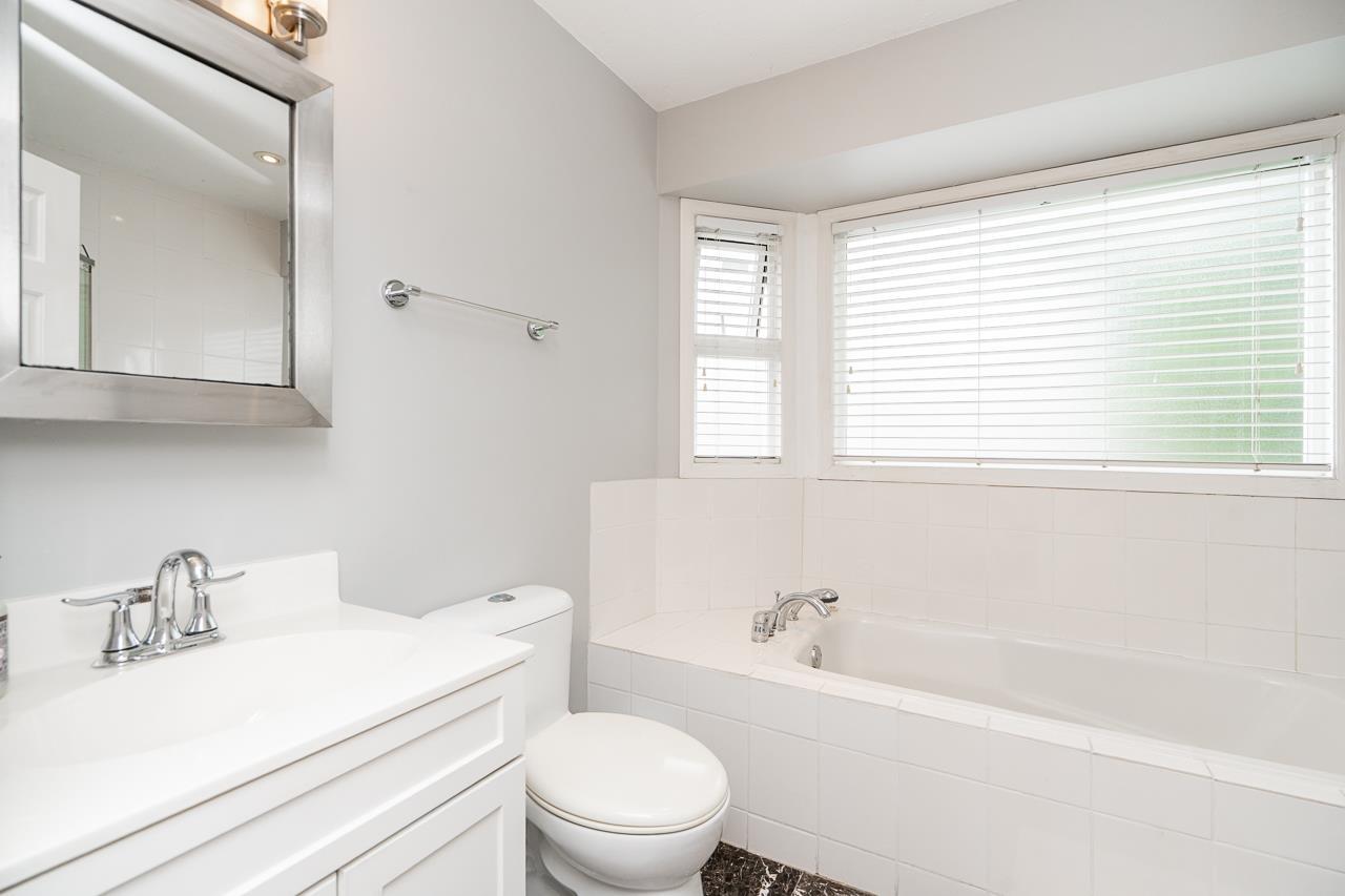 954 160B STREET, Surrey
