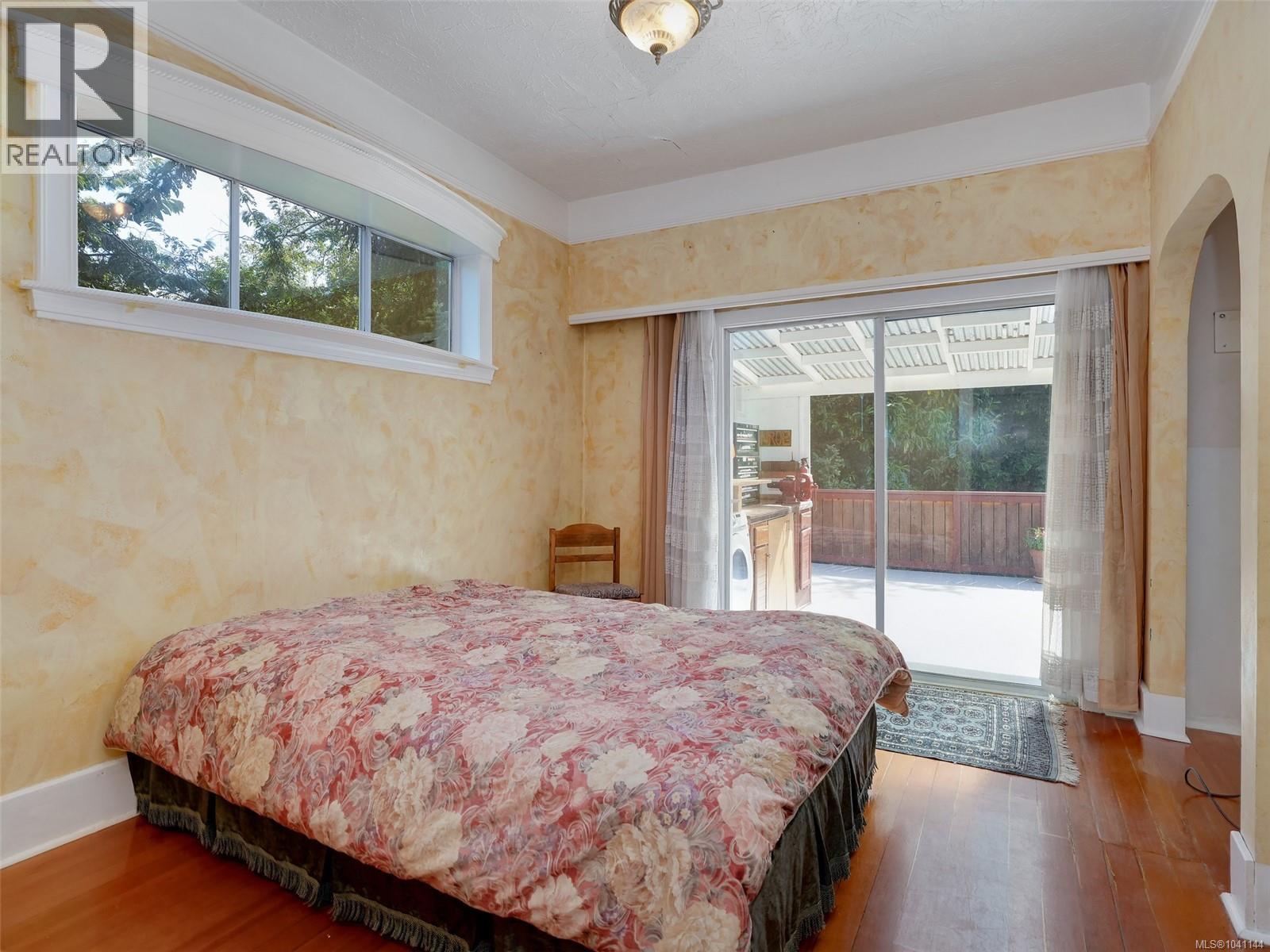 1011 Amphion St, Victoria