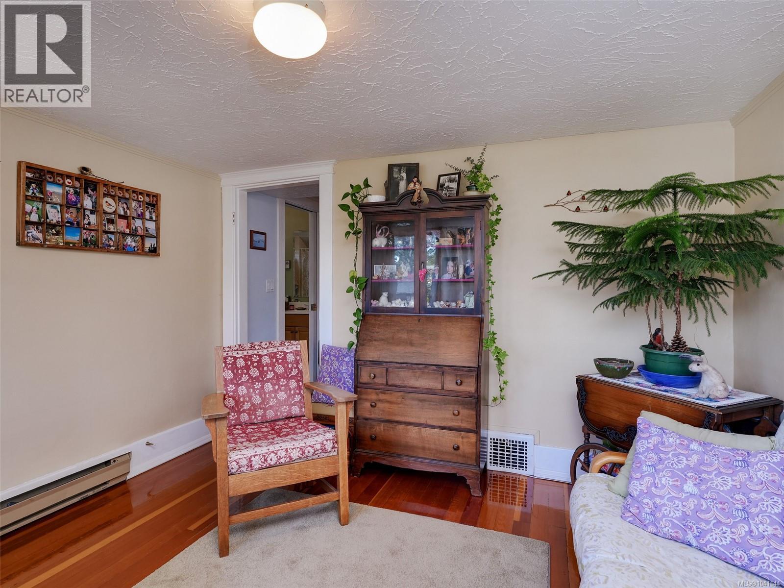 1011 Amphion St, Victoria