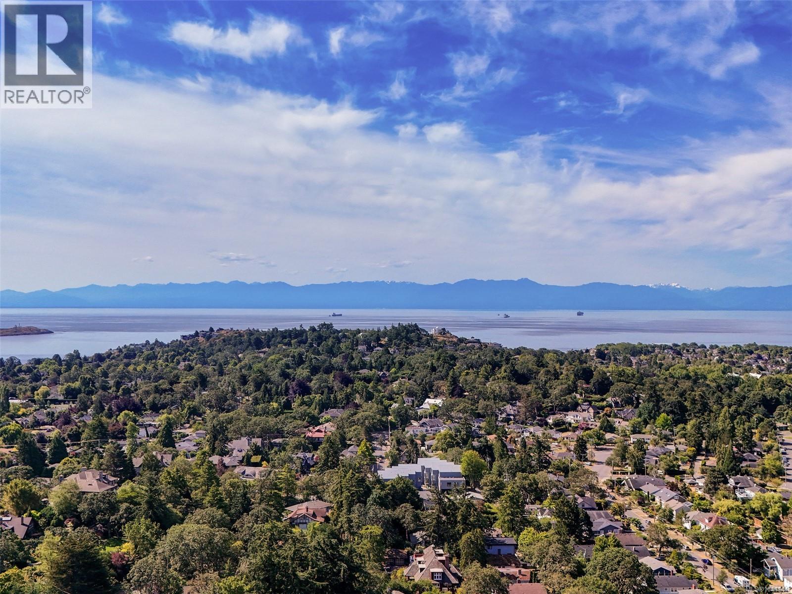 1011 Amphion St, Victoria