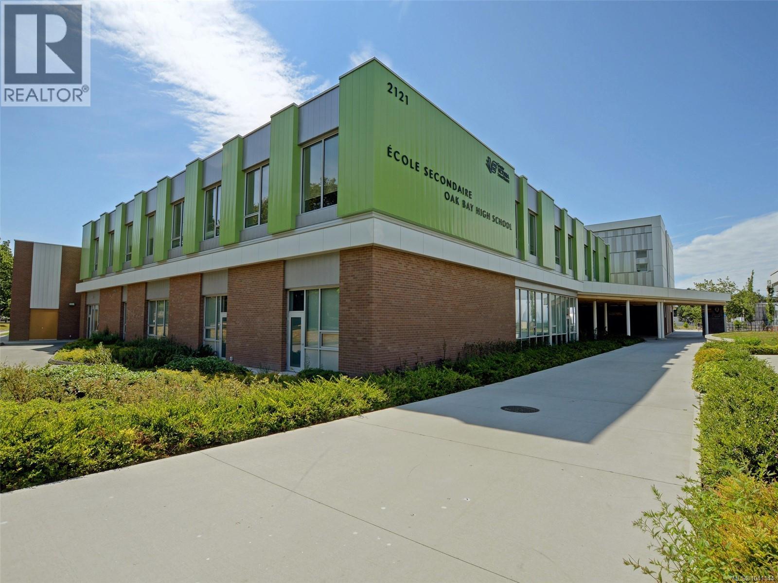 1011 Amphion St, Victoria
