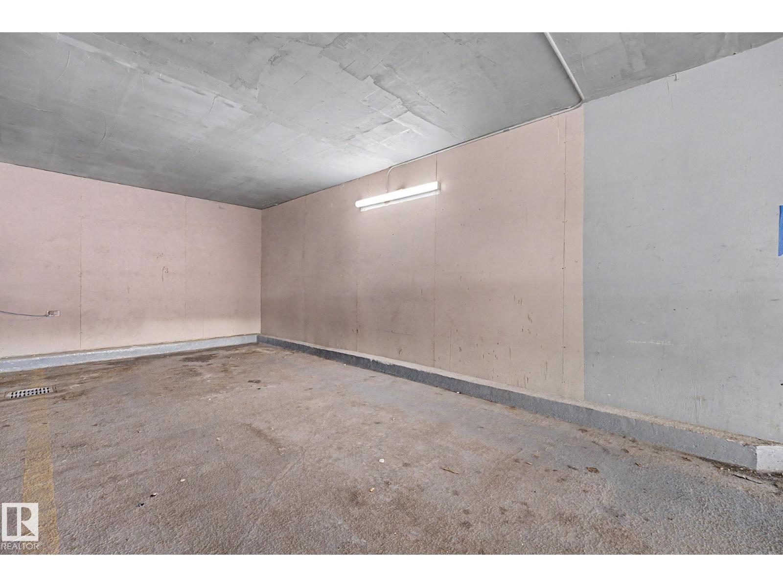 #304 10140 120 ST NW - 32