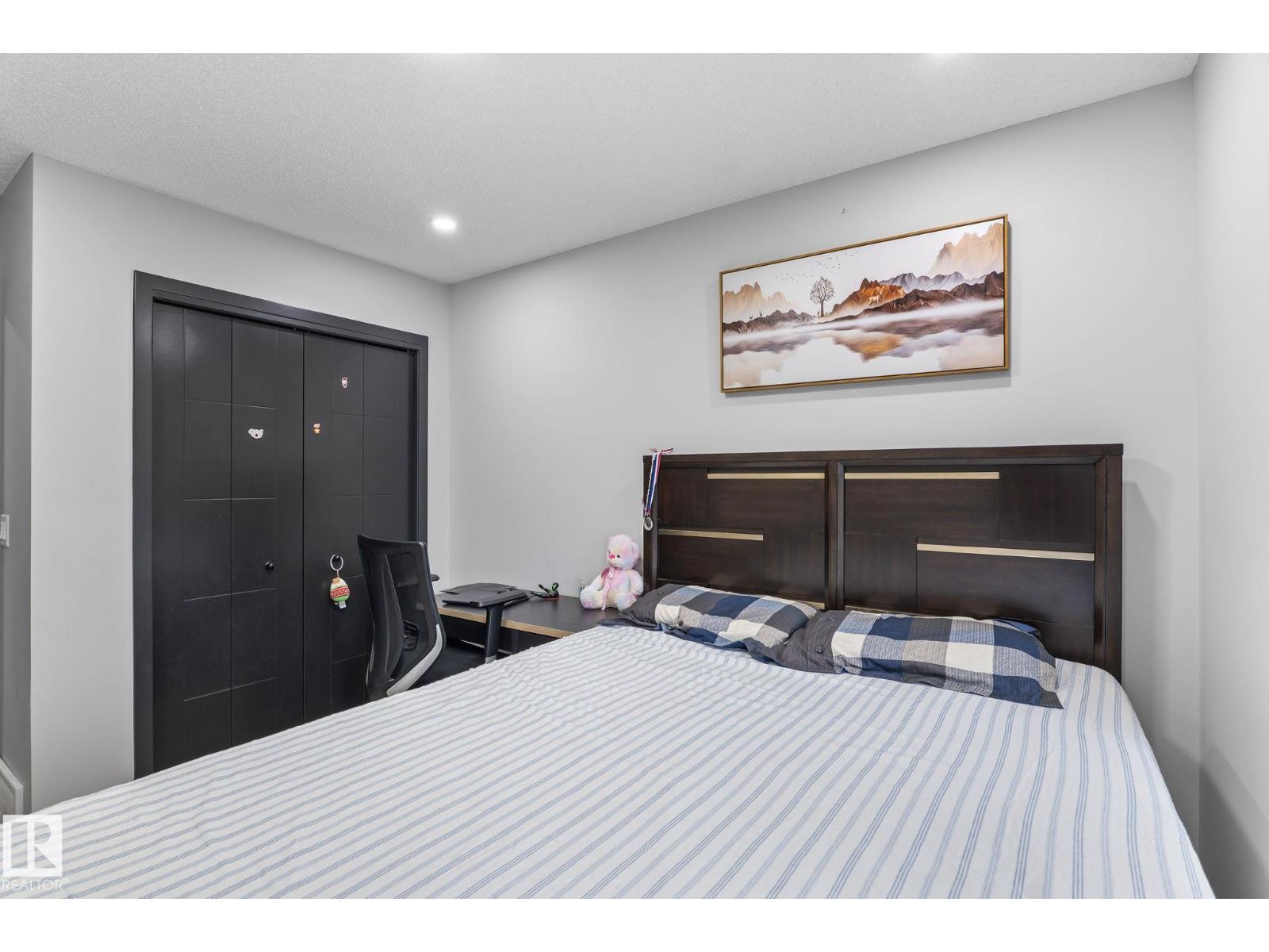 5110 23A ave SW - 27