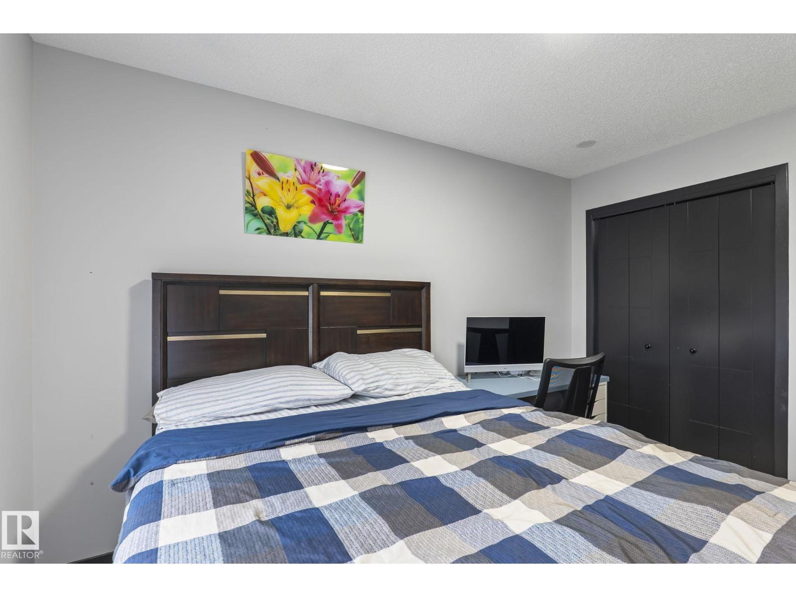 5110 23A ave SW - 30