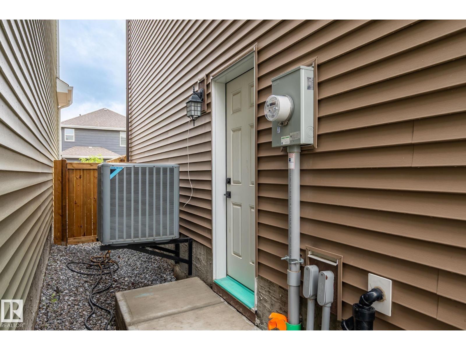 5110 23A ave SW - 36