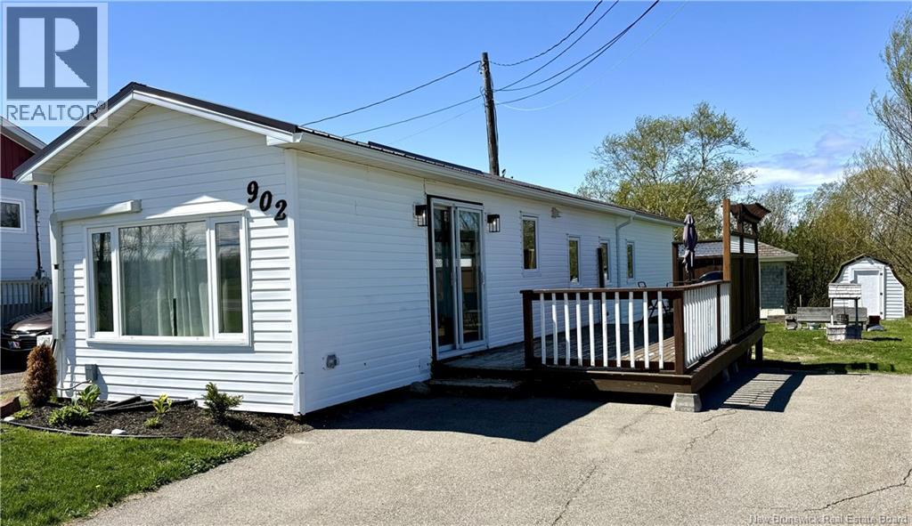902 Boulevard des Acadiens - 1