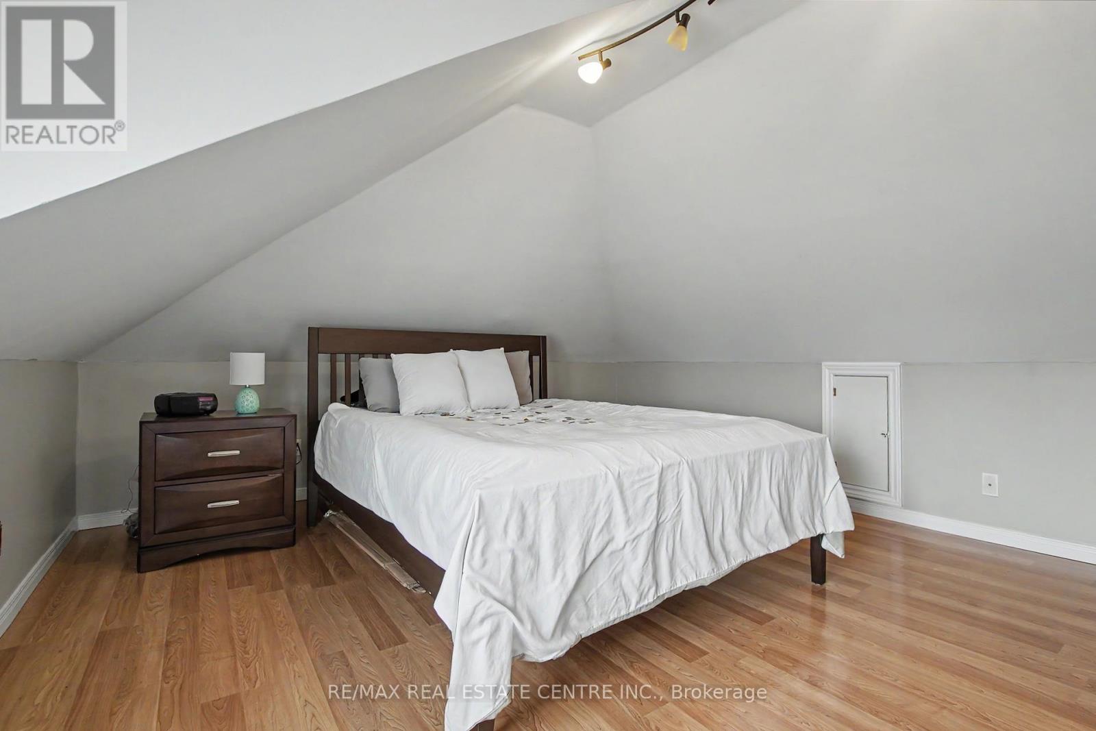 123 NORFOLK AVENUE - 18