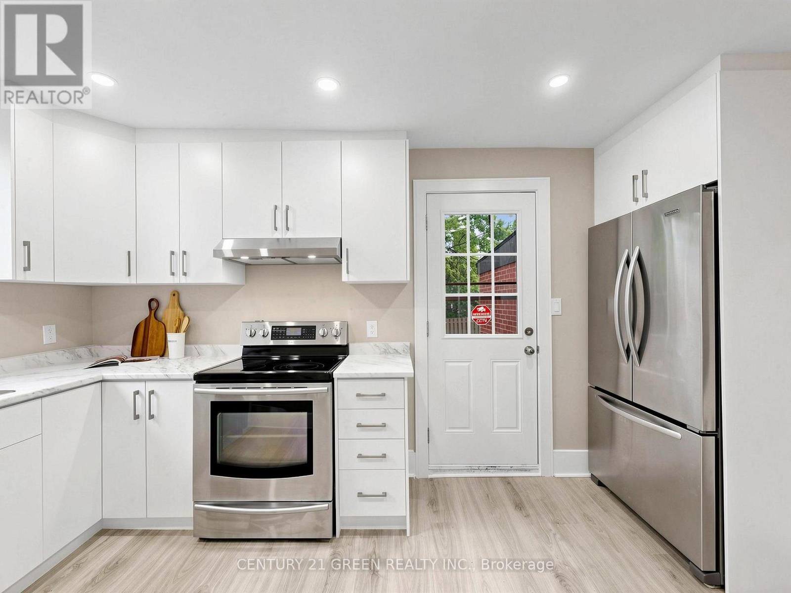 87 FENNELL AVENUE W - 18
