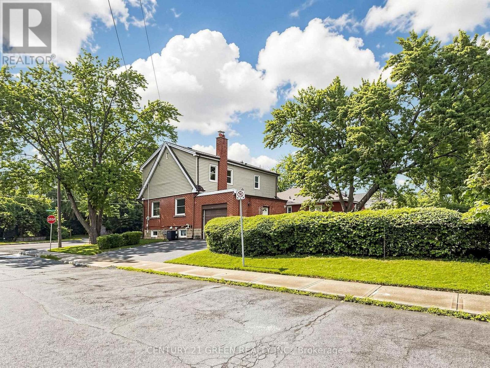 87 FENNELL AVENUE W - 2