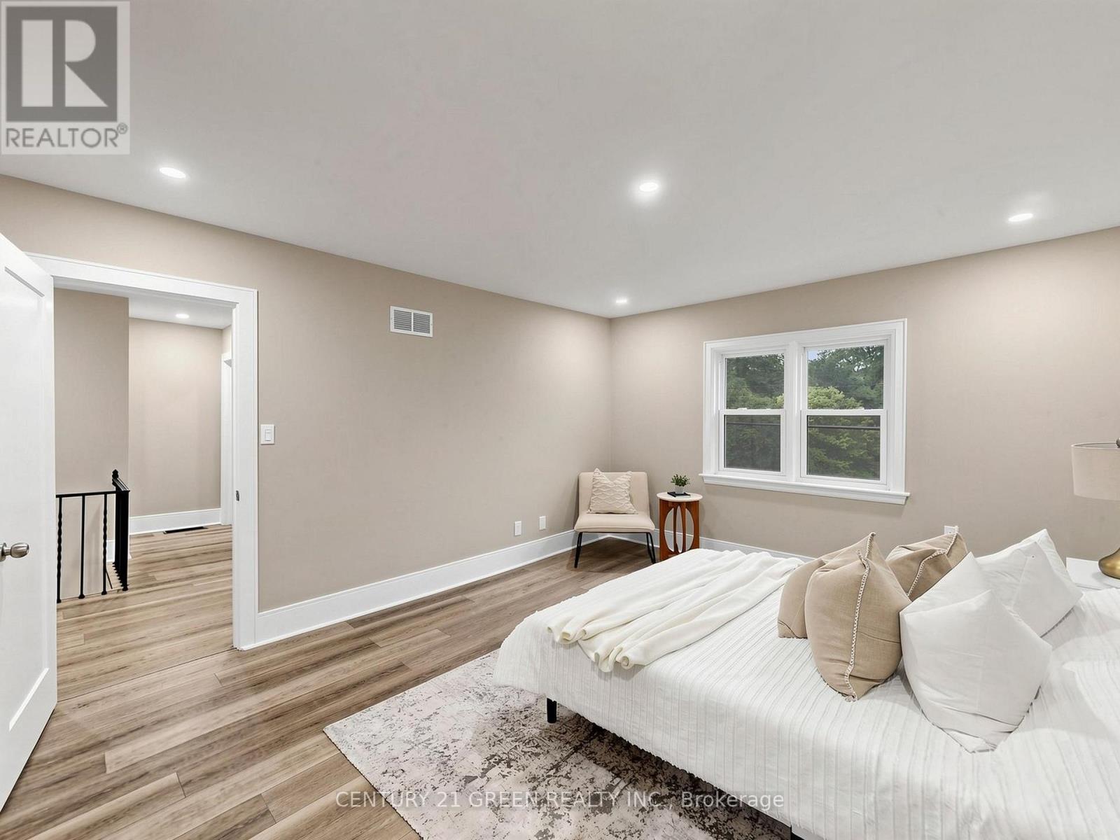 87 FENNELL AVENUE W - 23