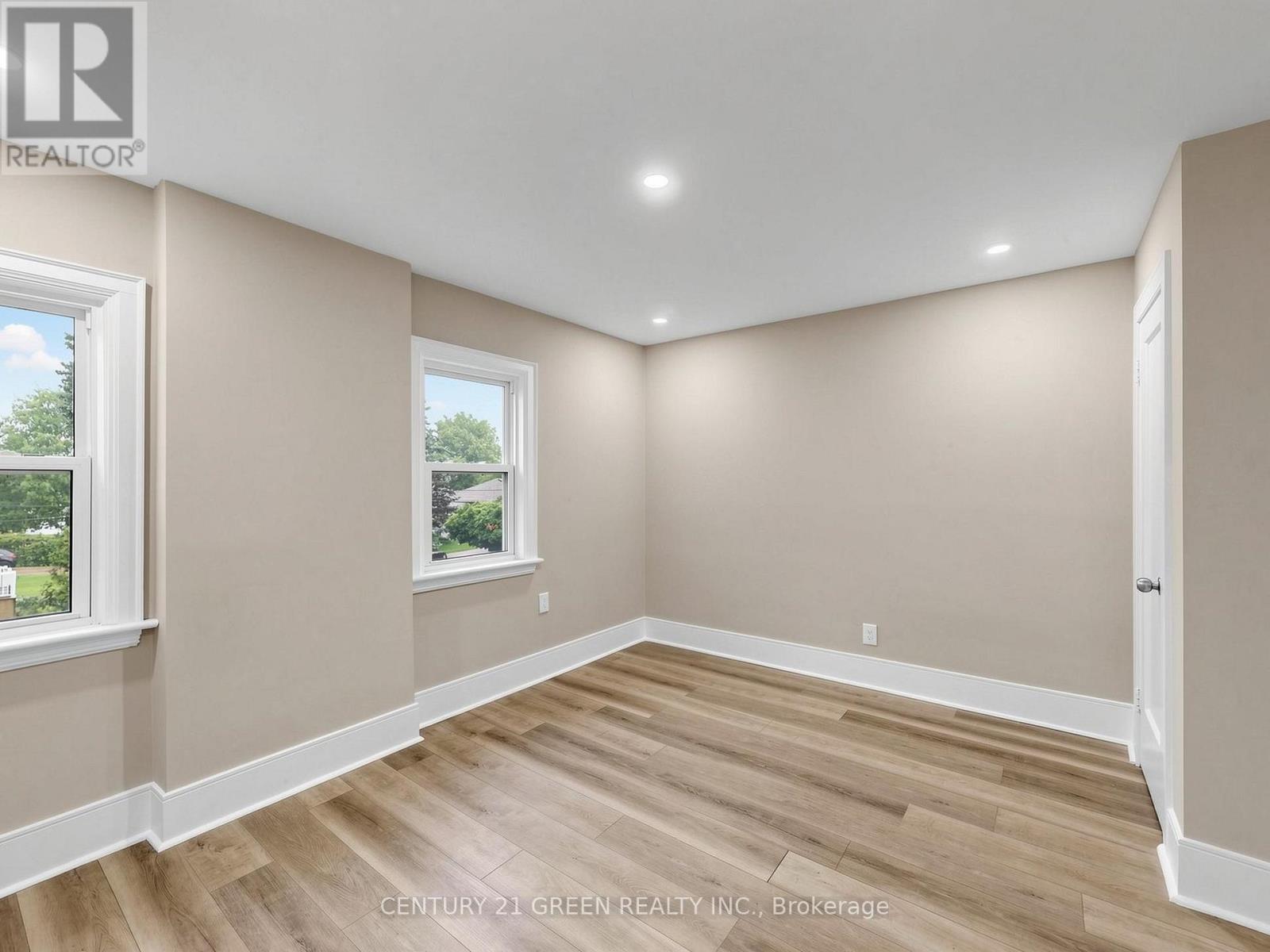87 FENNELL AVENUE W - 27