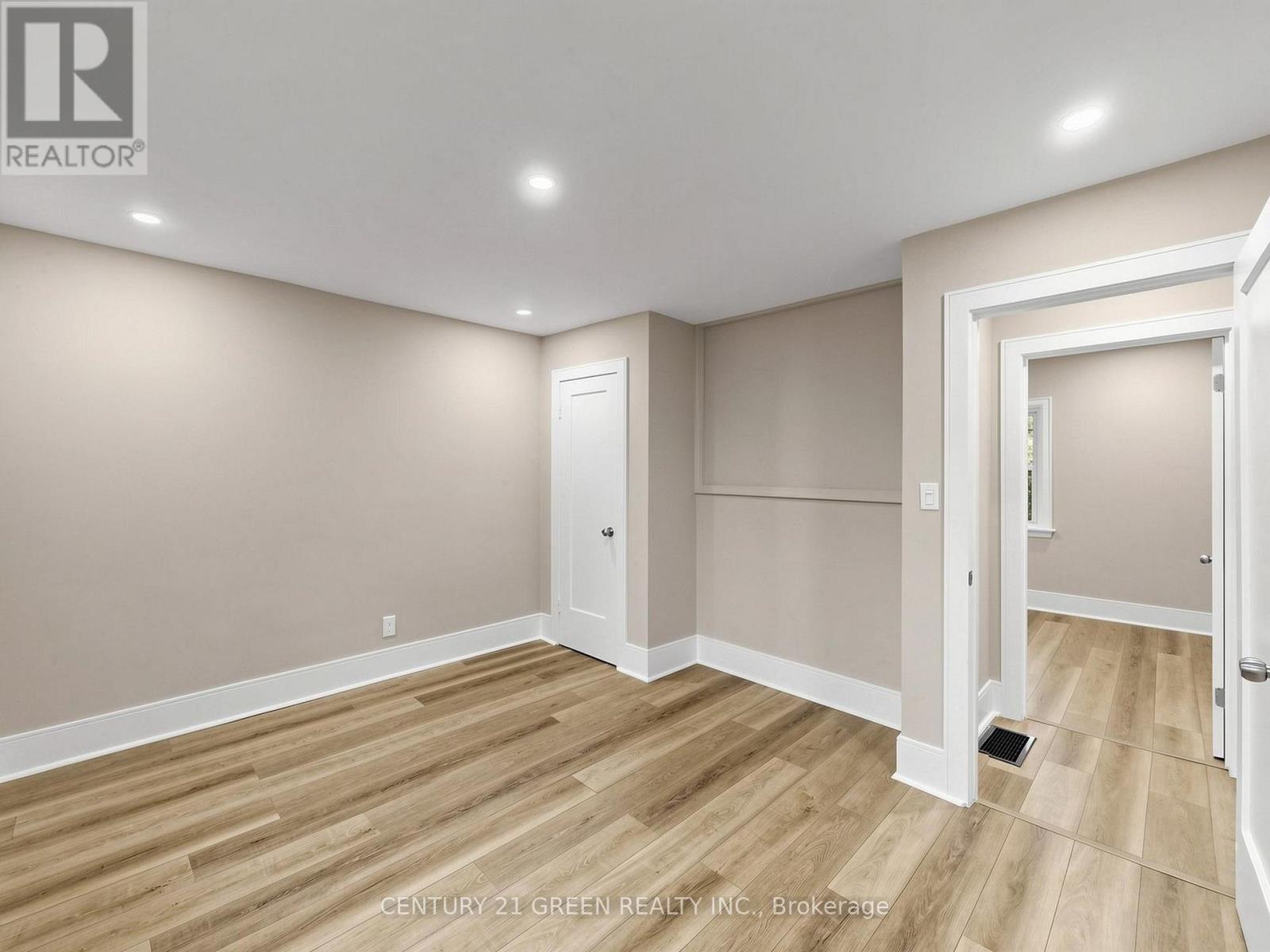 87 FENNELL AVENUE W - 28