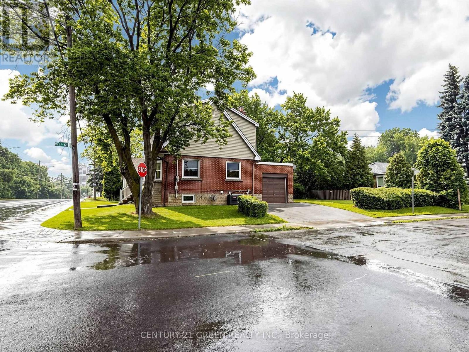 87 FENNELL AVENUE W - 3