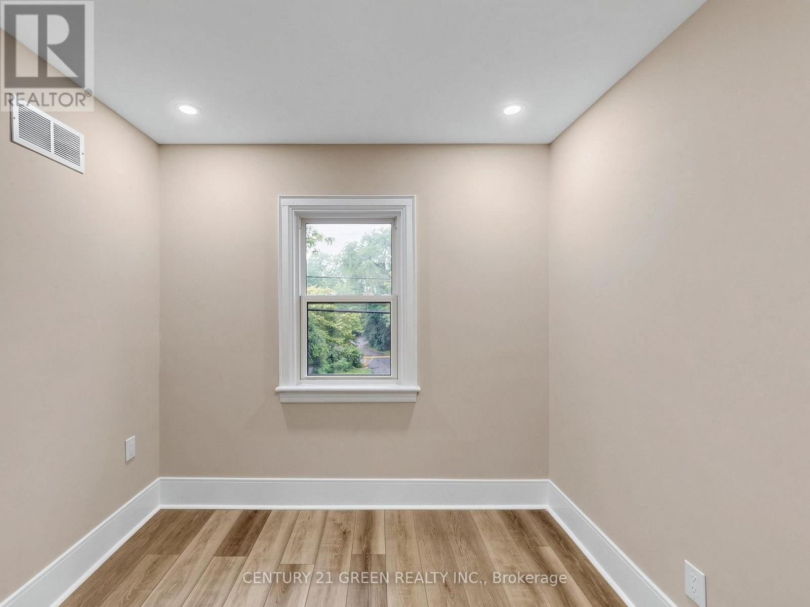 87 FENNELL AVENUE W - 30