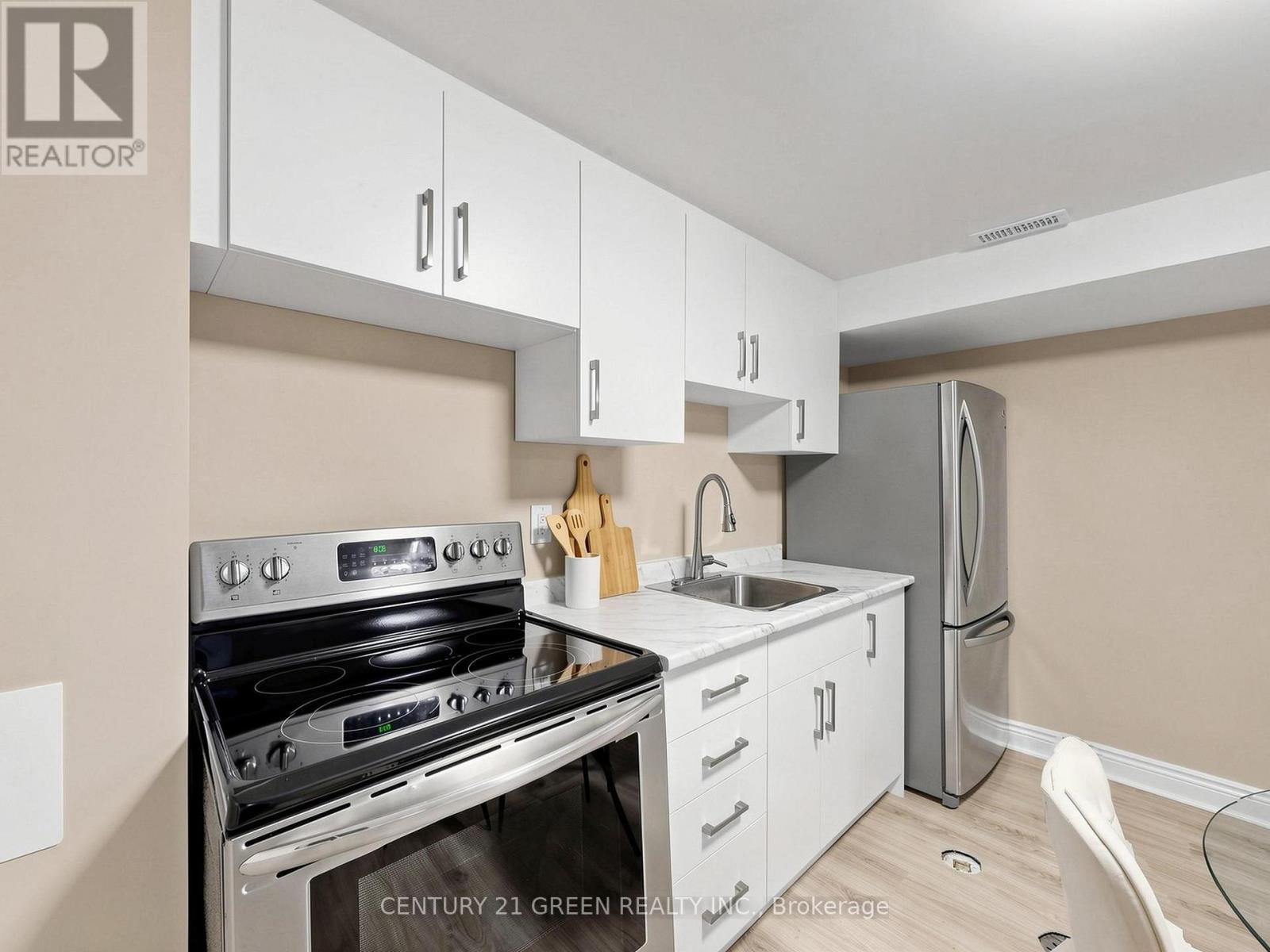 87 FENNELL AVENUE W - 36
