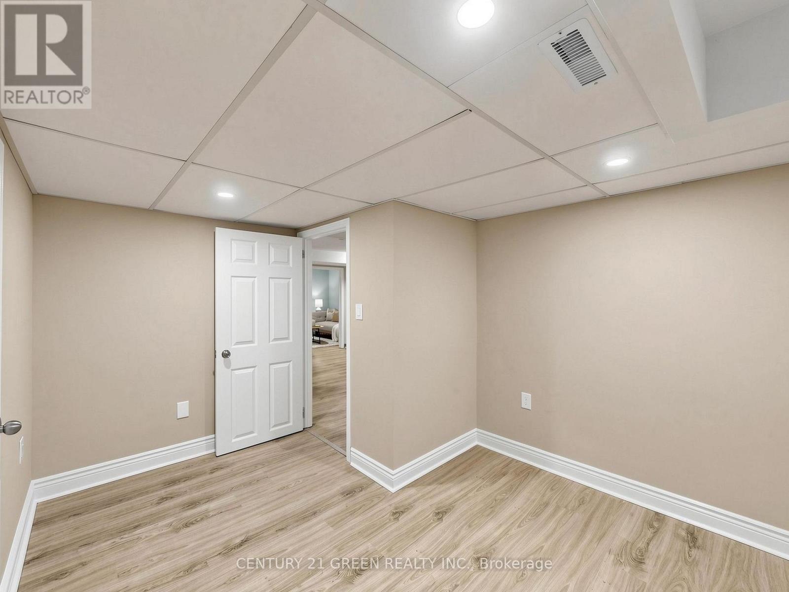 87 FENNELL AVENUE W - 39