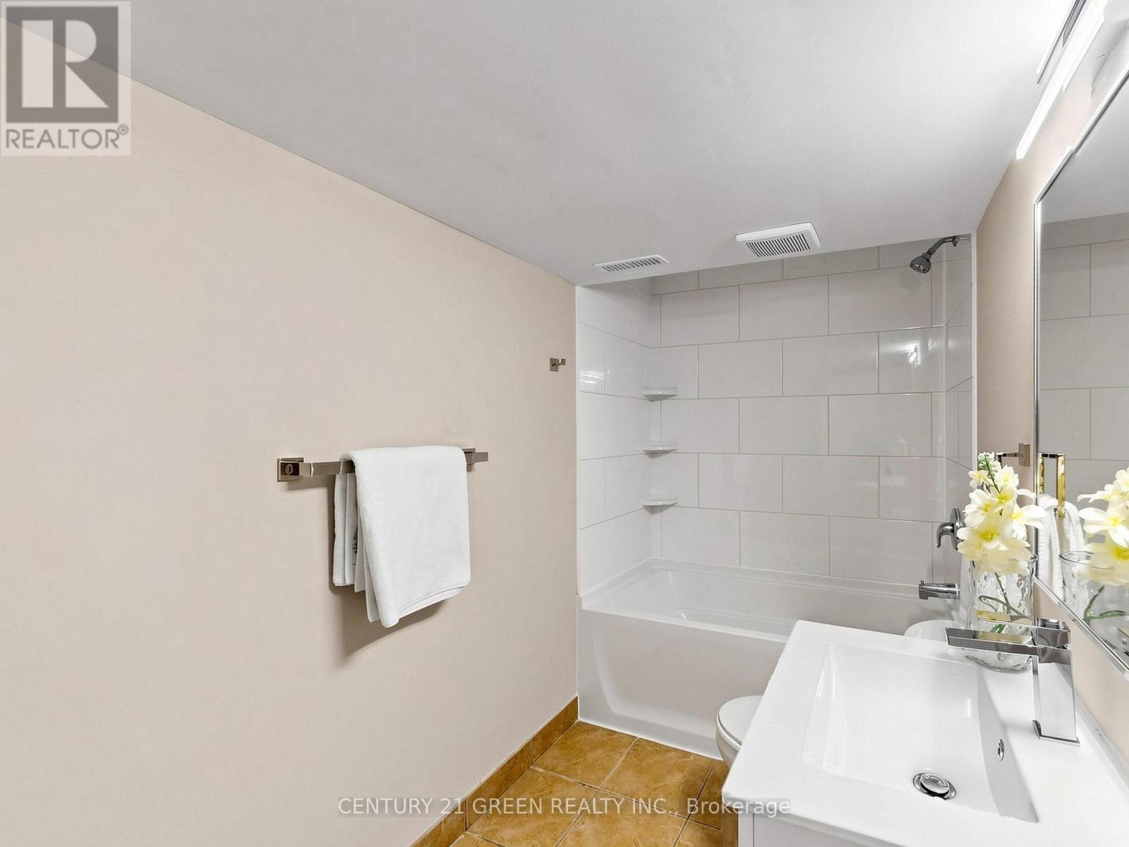 87 FENNELL AVENUE W - 43