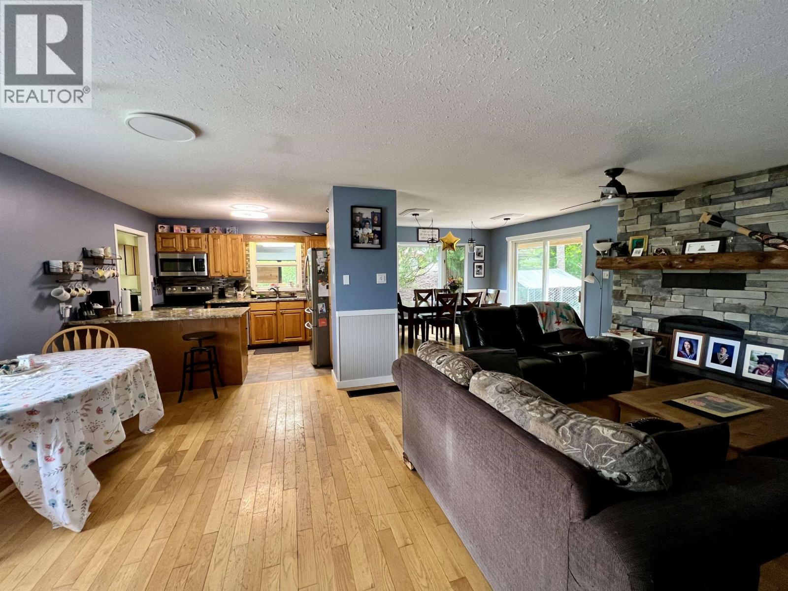 3308 JOHNSTONE STREET - 4
