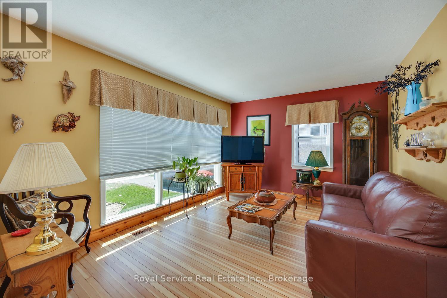 210 SHELBOURNE STREET - 8