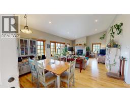 Full bathroom - 2660 95 Highway, Brisco, BC V0A1B0 Photo 10