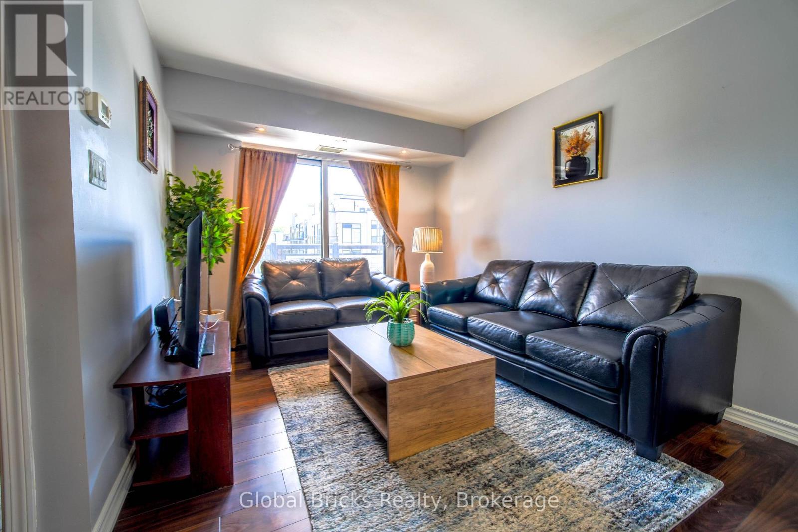 308- 872 Sheppard Avenue West, Toronto, ON photo 2