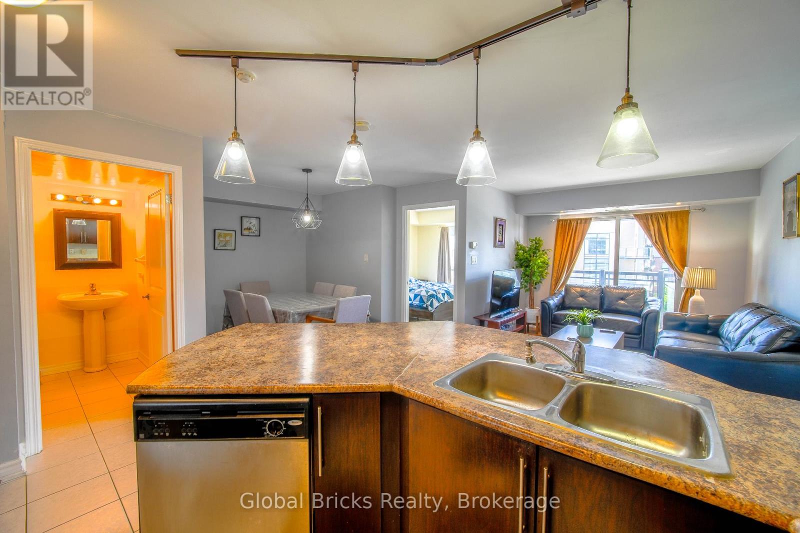 308- 872 Sheppard Avenue West, Toronto, ON photo 5