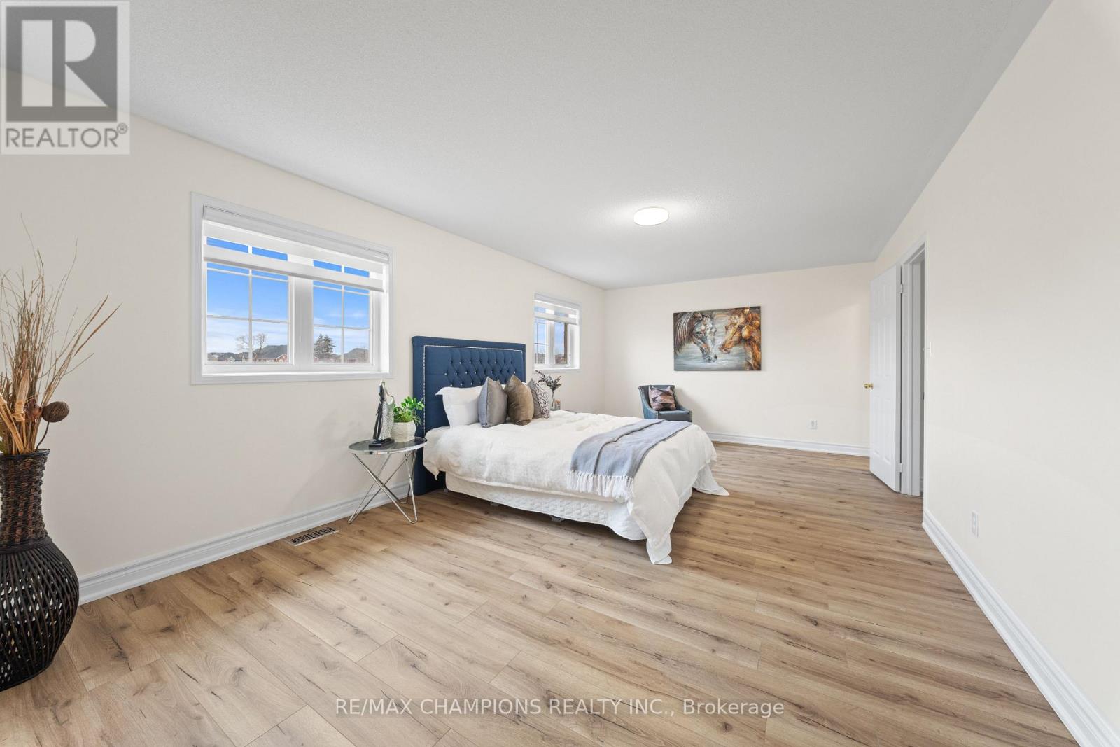 42 ABBOTSBURY DRIVE - 23