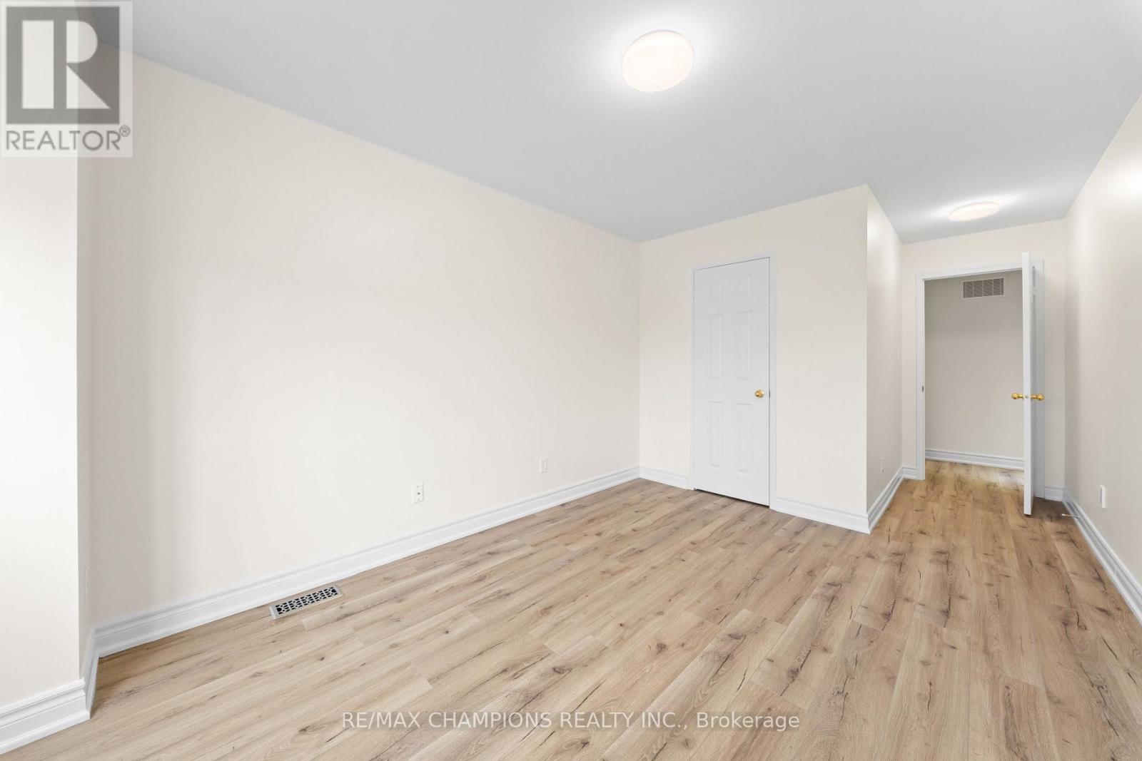 42 ABBOTSBURY DRIVE - 32