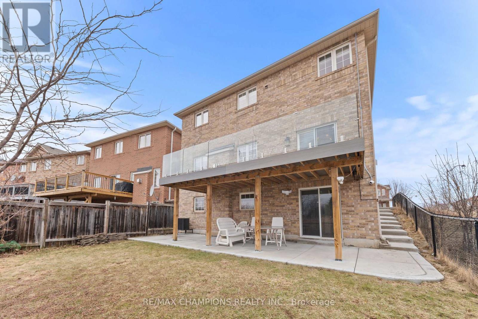 42 ABBOTSBURY DRIVE - 43