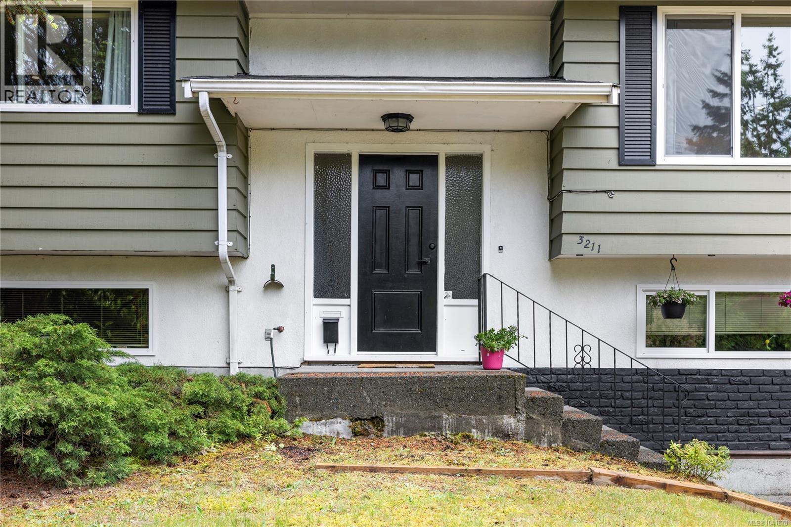 3211 Uplands Dr - 33