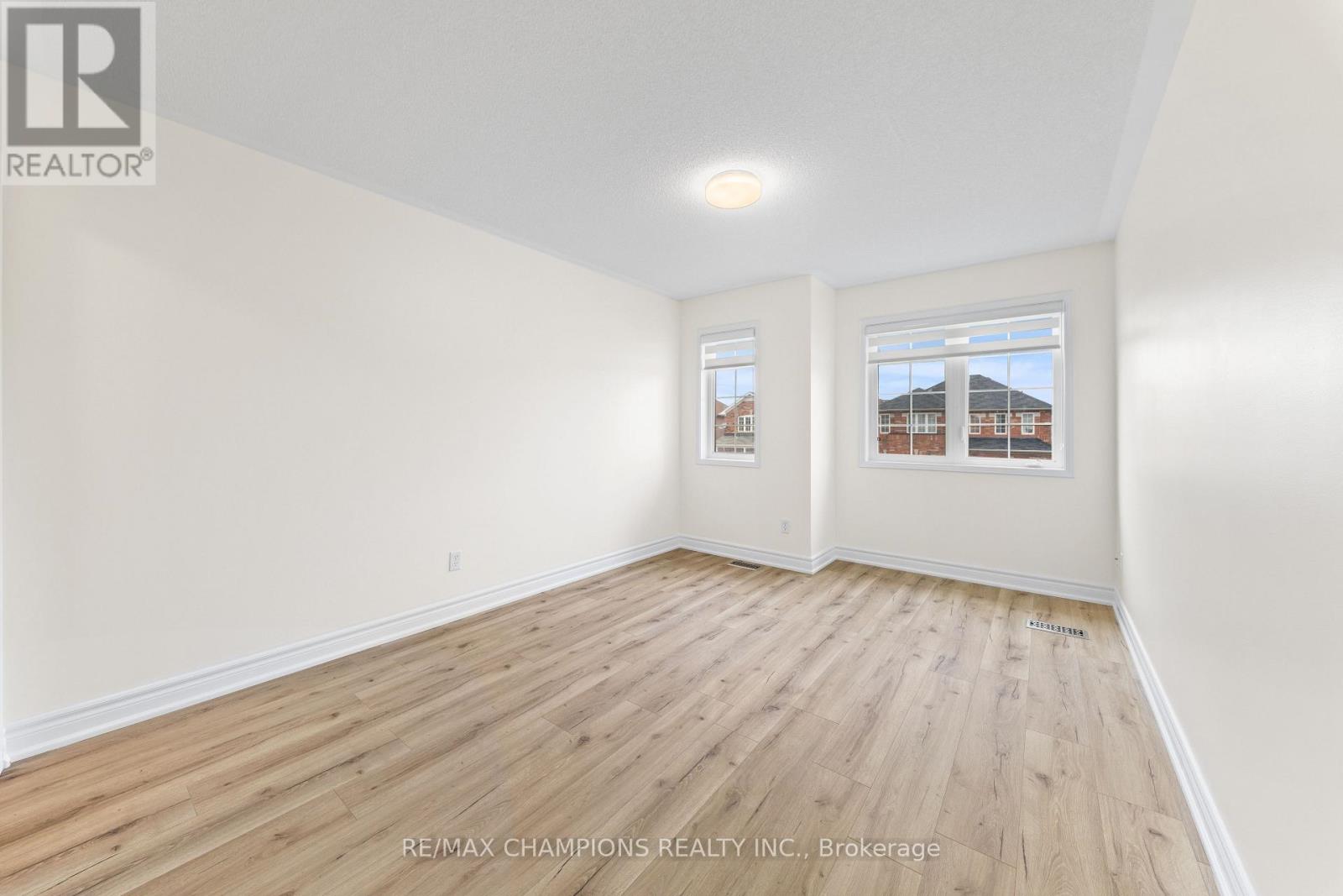 42 ABBOTSBURY DRIVE - 27