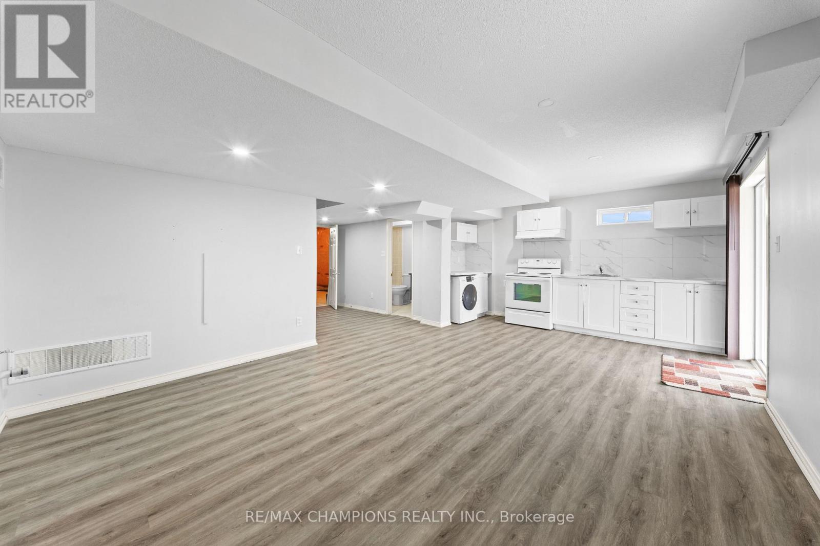 42 ABBOTSBURY DRIVE - 38