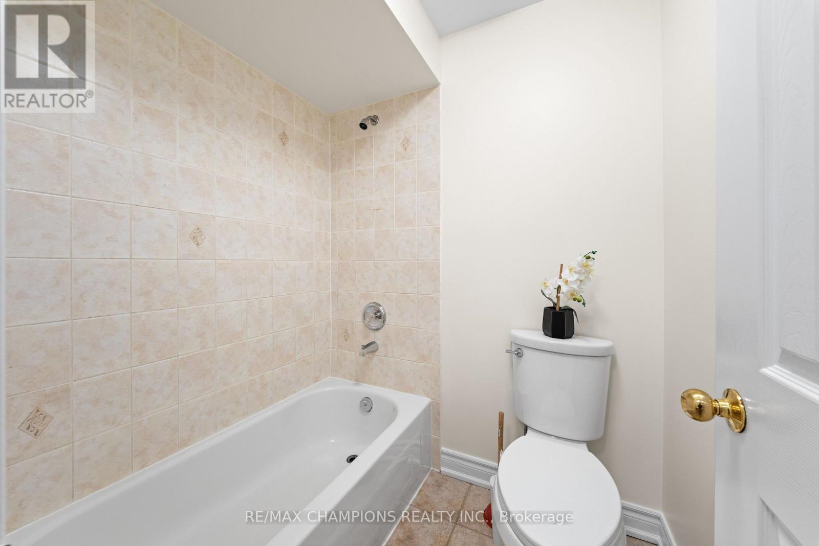 42 ABBOTSBURY DRIVE - 34
