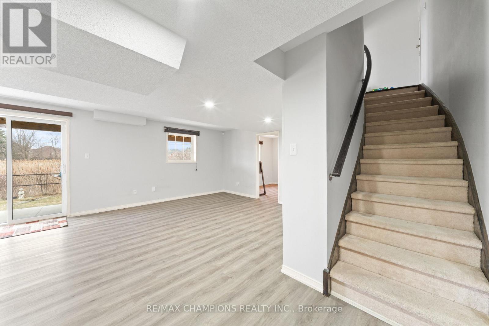 42 ABBOTSBURY DRIVE - 36