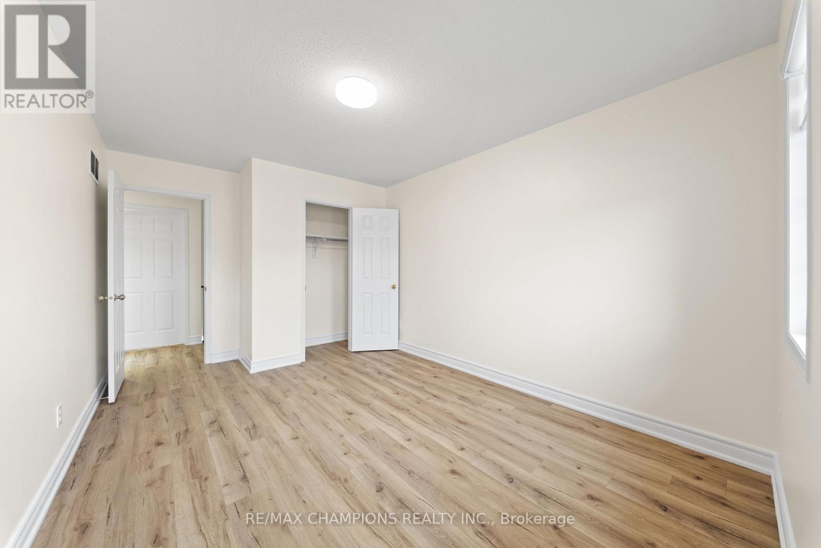42 ABBOTSBURY DRIVE - 30
